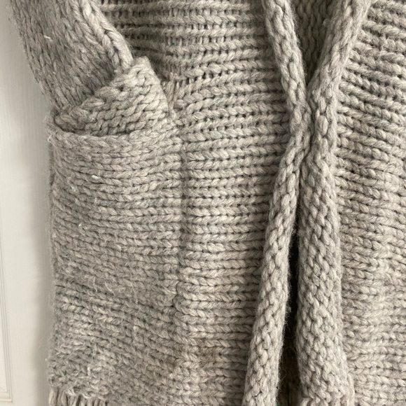 Raquel Allegra Alpaca~Blend, Gray Poncho/Cardigan with fringe and pockets. Size2 - Picture 4 of 5